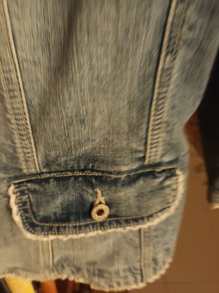 Chaqueta vaquera con puntilla