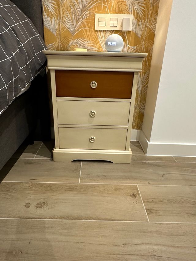 Dos mesitas de noche