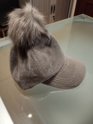Gorra con pompón