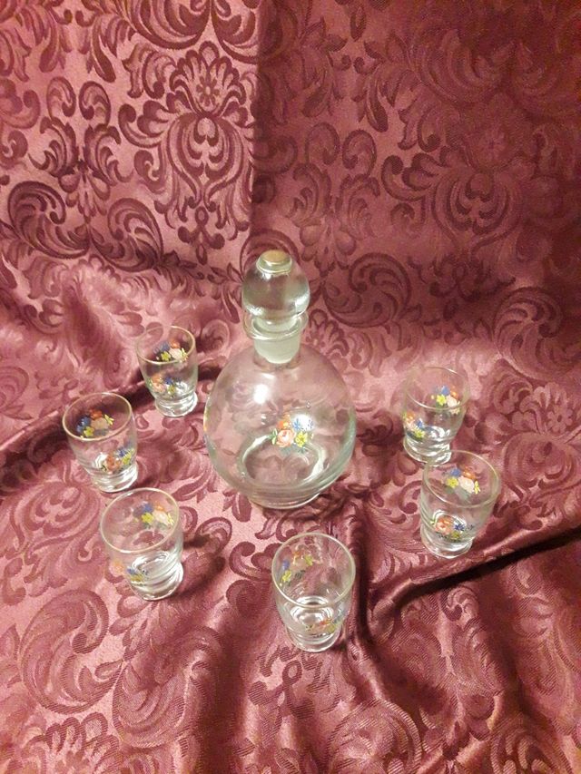 Licorera antigua de cristal