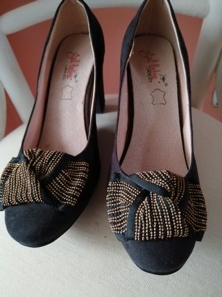 Zapatos de ante y piel. Tacón 7.5 cm. Talla 36 