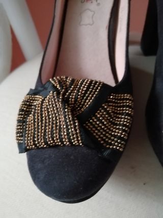 Zapatos de ante y piel. Tacón 7.5 cm. Talla 36 