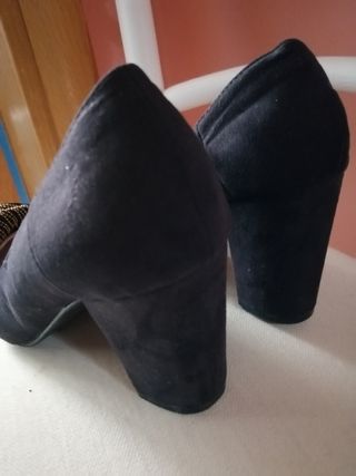 Zapatos de ante y piel. Tacón 7.5 cm. Talla 36 