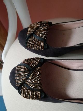 Zapatos de ante y piel. Tacón 7.5 cm. Talla 36 