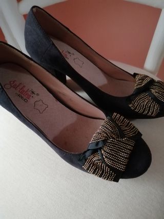 Zapatos de ante y piel. Tacón 7.5 cm. Talla 36 