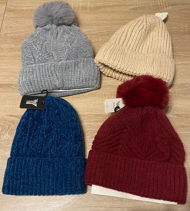 Gorros de lana con interior de pelo.