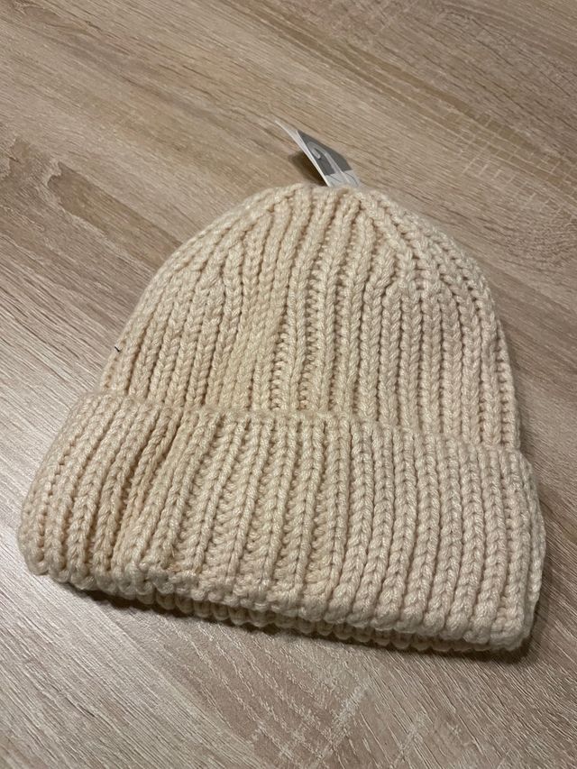 Gorros de lana con interior de pelo.