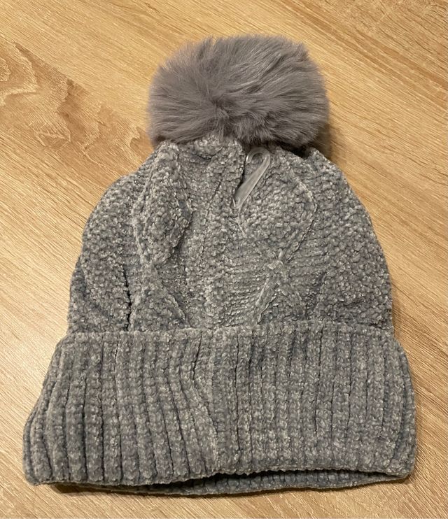 Gorros de lana con interior de pelo.