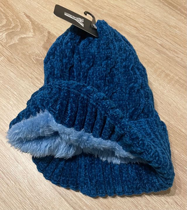 Gorros de lana con interior de pelo.