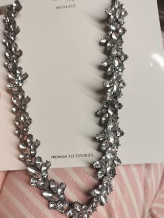 Gargantilla cristal en forma de hojas,NUEVA .