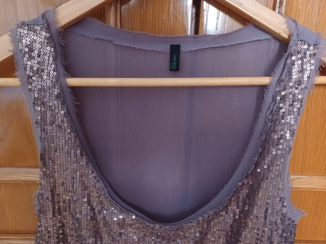 Elegante Top de tirantes de lentejuelas.