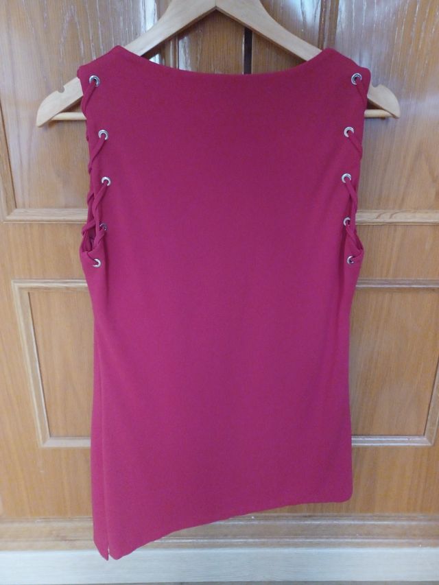 Camisa sin mangas en color rojo