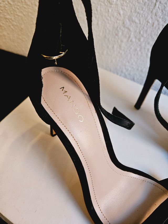 Sandalias negras de tacón