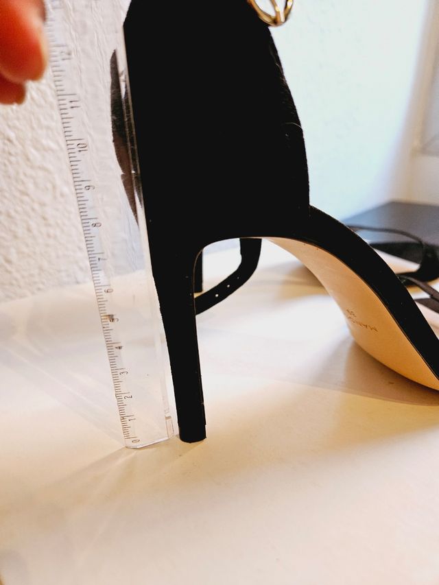 Sandalias negras de tacón