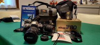 Nikon F80 con attrezzatura fotografica