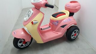 Moto batería niña