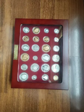 Historia de la peseta. 24 monedas de plata.