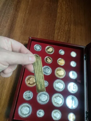 Historia de la peseta. 24 monedas de plata.