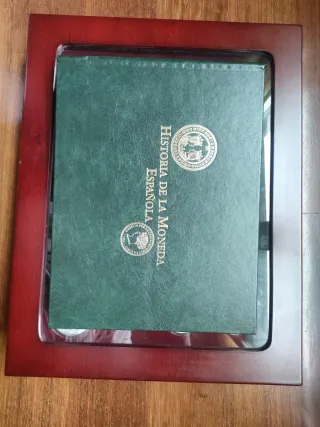 Historia de la peseta. 24 monedas de plata.