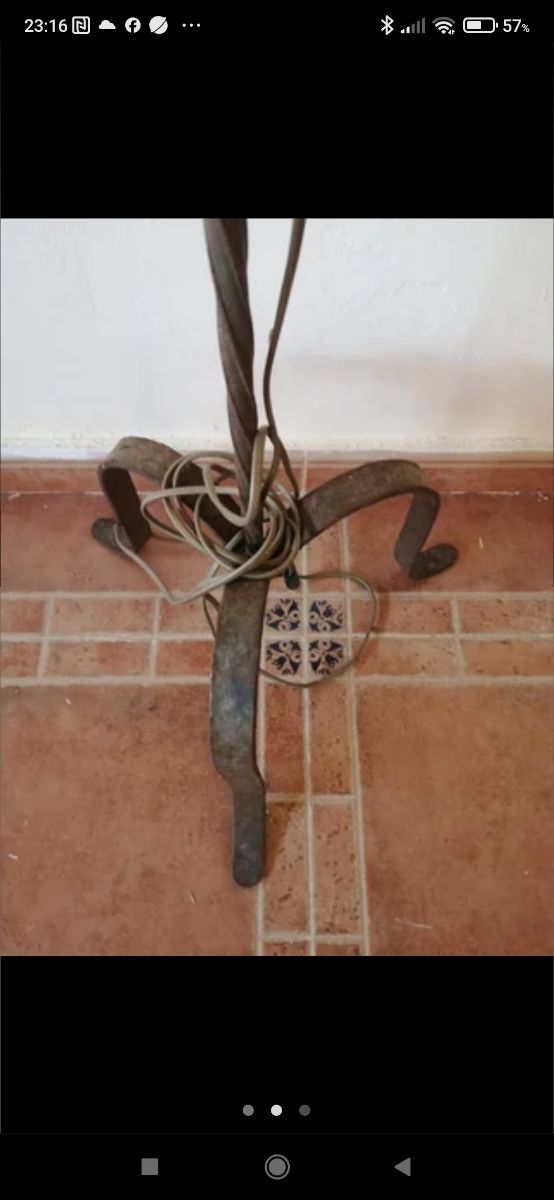 Lámpara de pie forma fundición Vintage