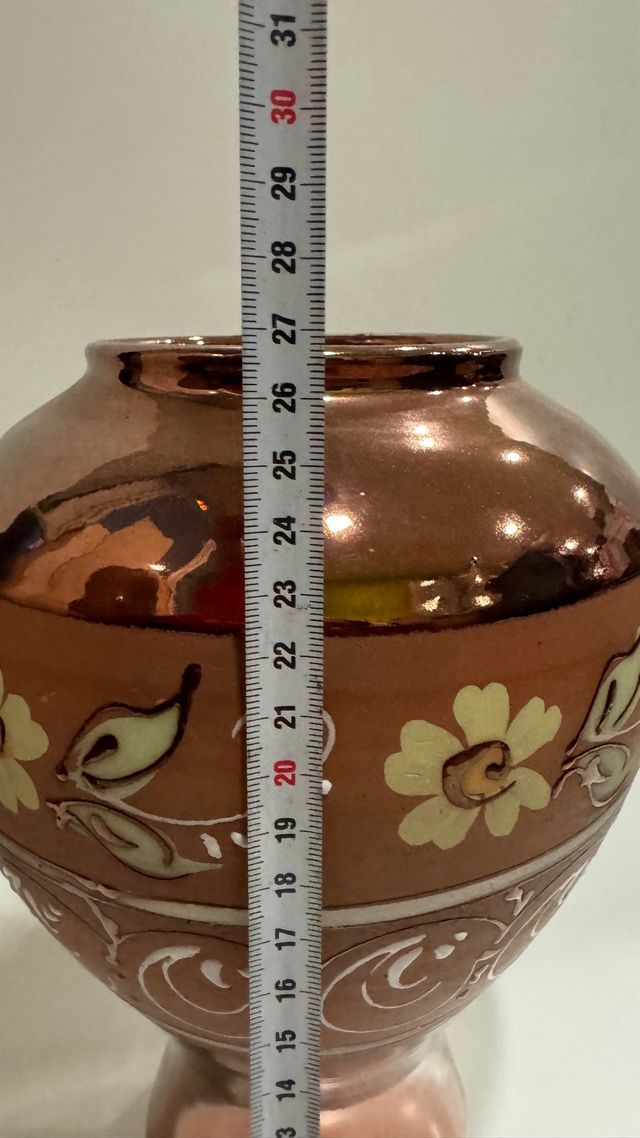 Jarrón metálico pintado