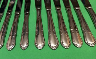 Cubertería DALIA 24 cuchillos.