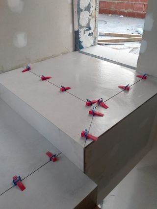 Oficial de albañil con autónomos