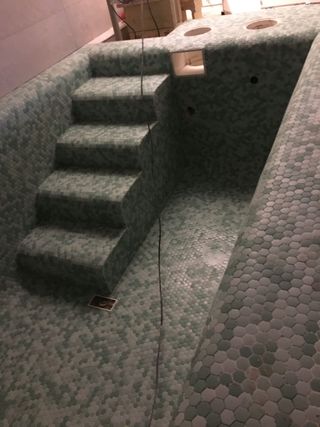 Oficial de albañil con autónomos