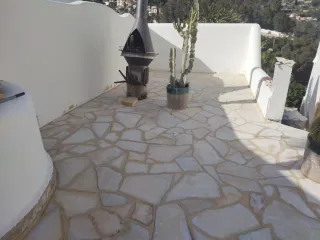 Oficial de albañil con autónomos