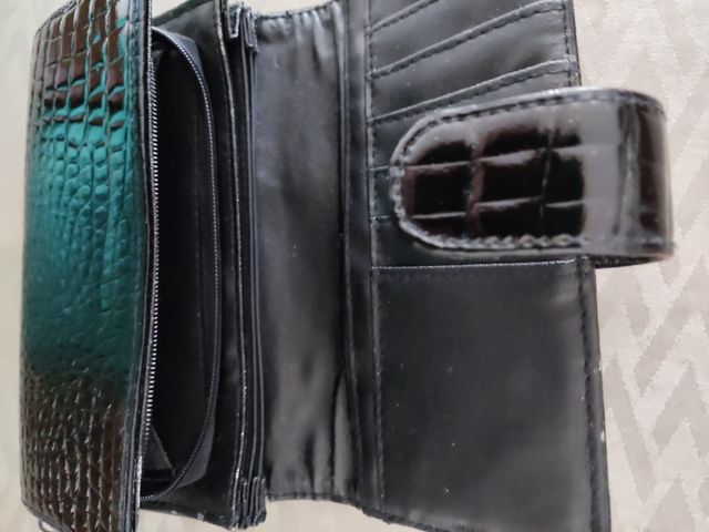 Billetero polipiel de color negro, nuevo