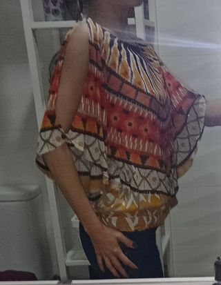 Blusa étnica off-shoulder