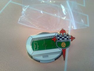 PIN RACING DE FERROL CON ESTADIO A MALATA
