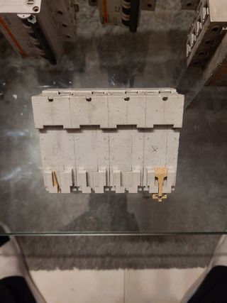 INTERRUPTOR