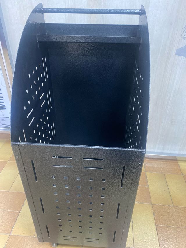 portalegna in metallo con ruote