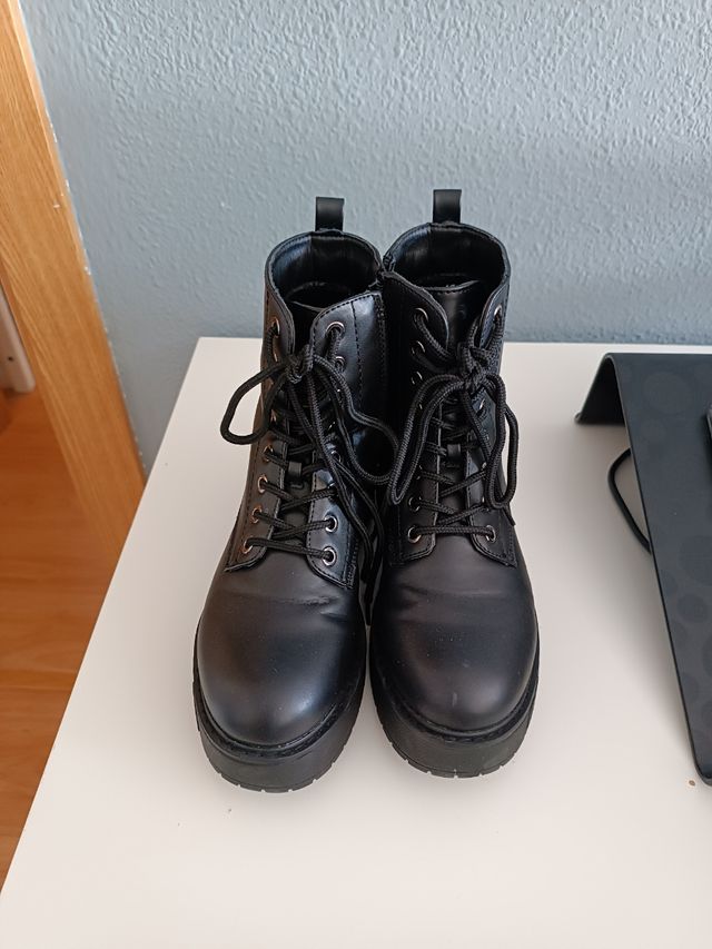 Botines dr Franklin negros de cordones