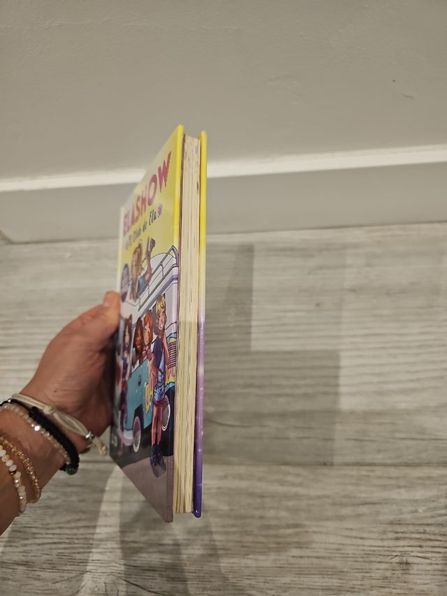 Libro el club de Ela ELASHOW