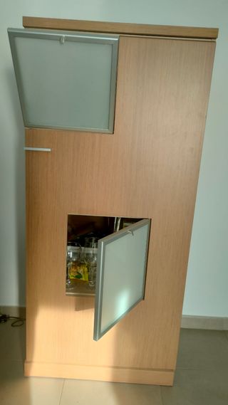 Mueble comedor roble, con luz interior 