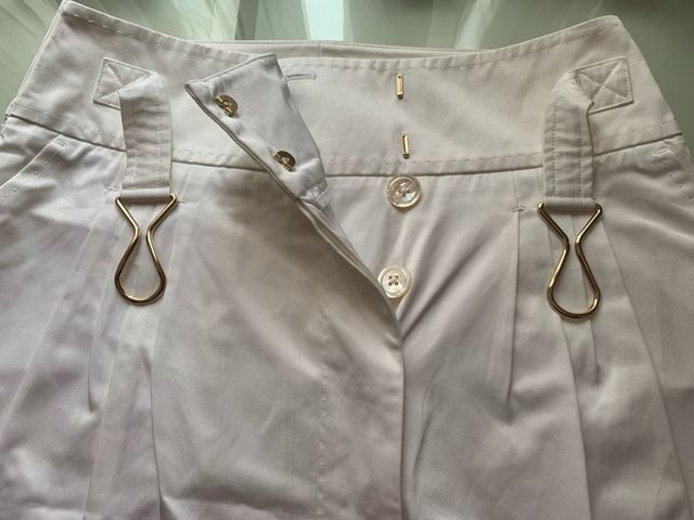 Falda blanca Carolina Herrera