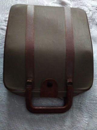 Maquina de escribir hispano Olivetti