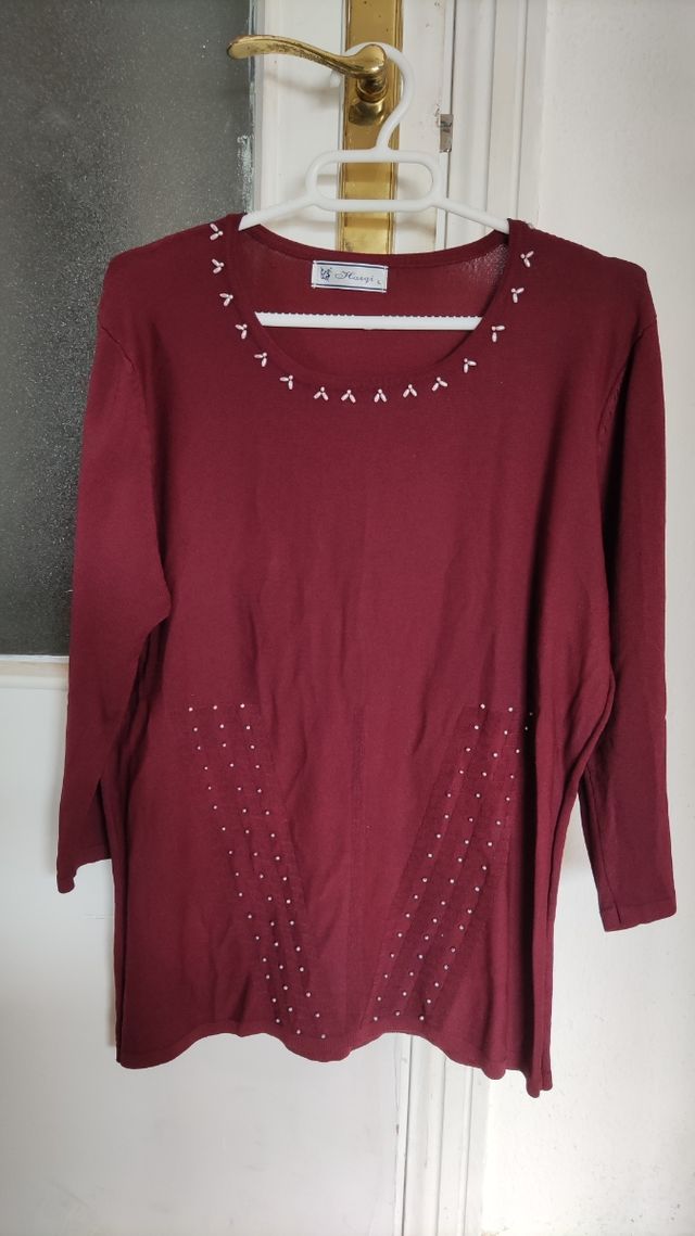 Jersey burdeos con perlas
