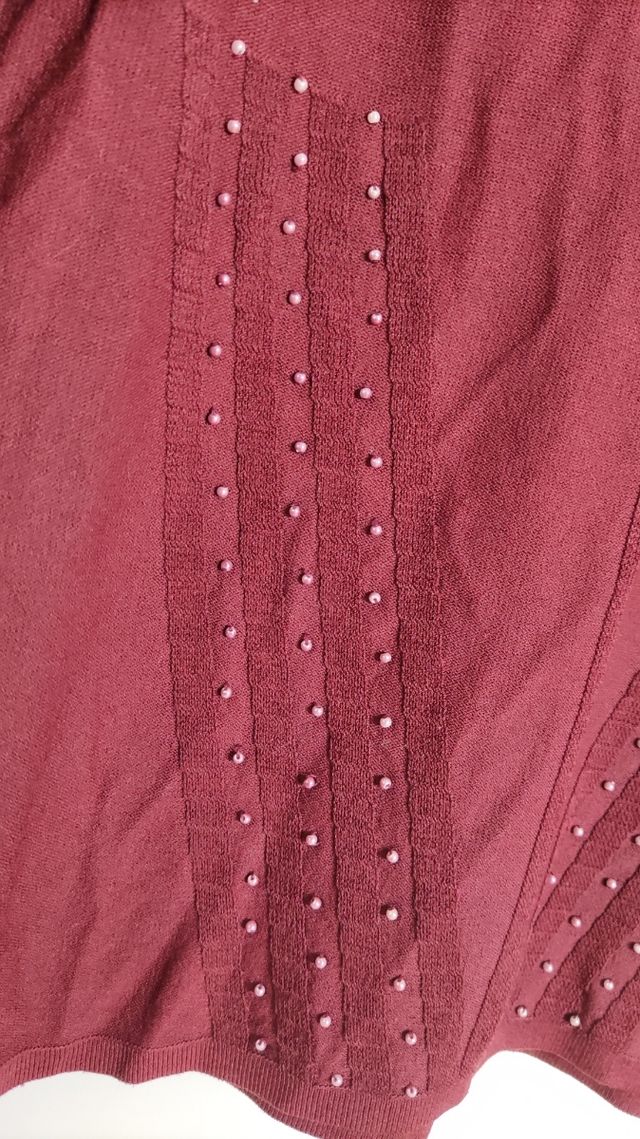 Jersey burdeos con perlas