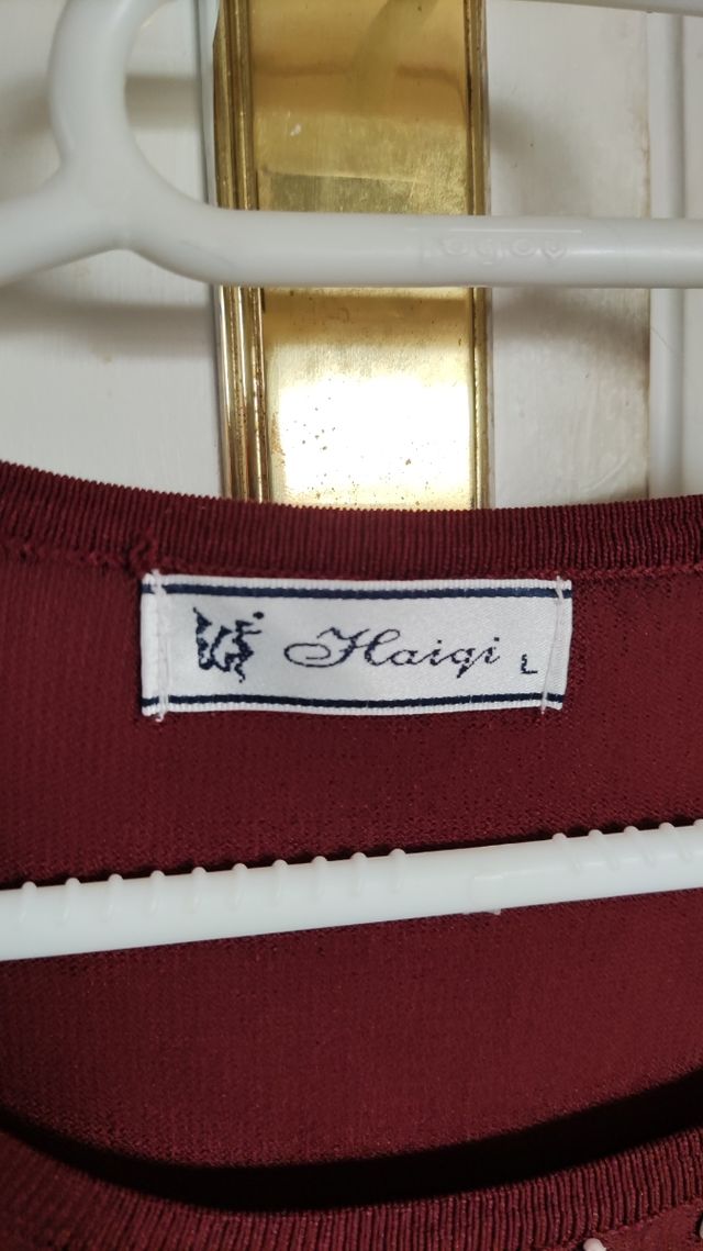 Jersey burdeos con perlas