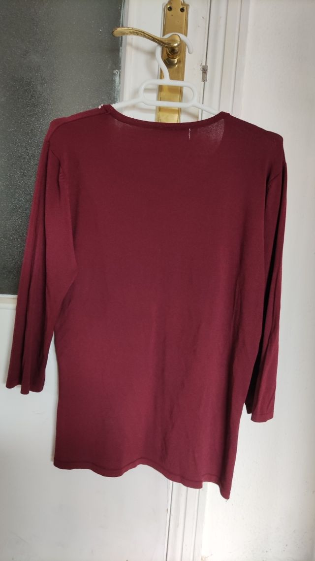 Jersey burdeos con perlas