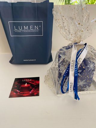 Candela profumata marca Lumen con piatto