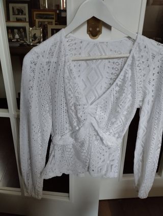 Blusa blanca de encaje oysho