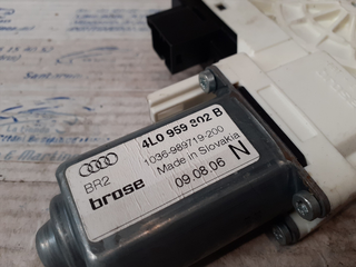 MOTOR ELEVALUNAS DELANTERO DERECHO AUDI Q7 0  
