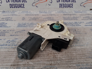 MOTOR ELEVALUNAS DELANTERO DERECHO AUDI Q7 0  