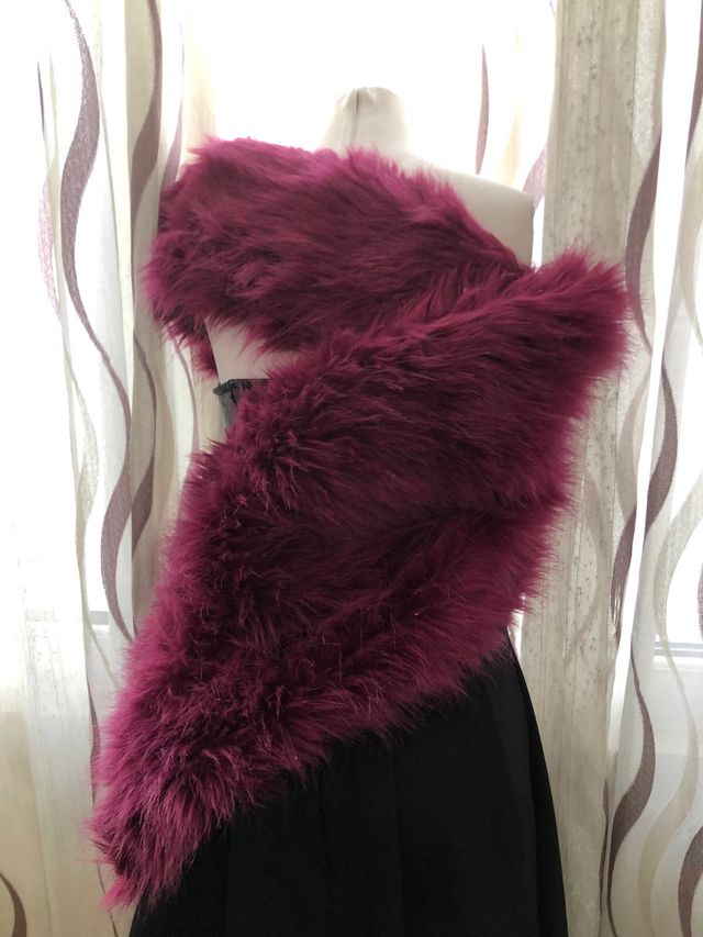 Sciarpa copri spalle in finta pelliccia