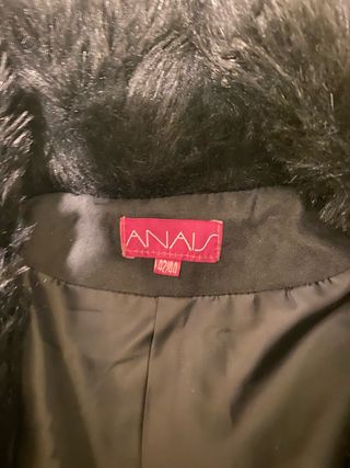 Abrigo de antelina y pelo negro de fiesta