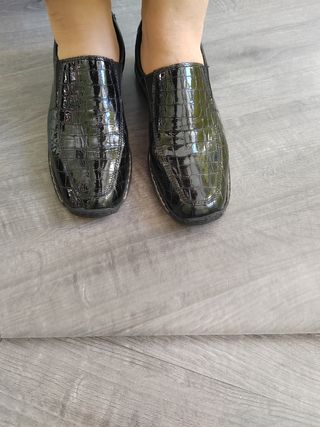 Zapatos piel natural.